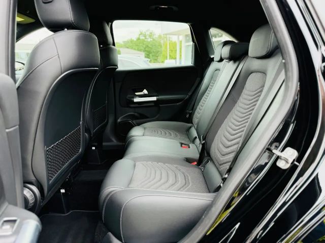 Mercedes-Benz B 180 Progressive Sedan