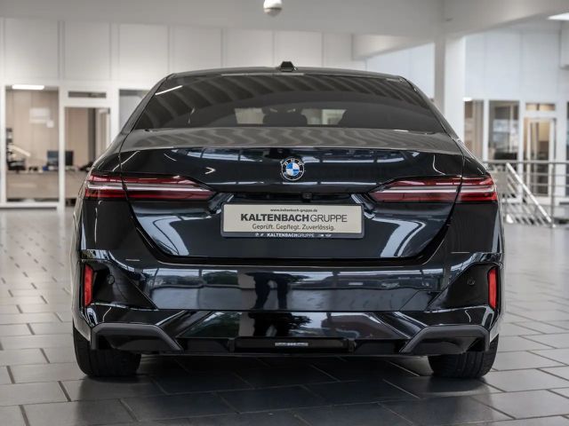 BMW 520 520d M-Sport Sedan