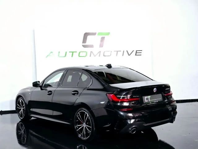 BMW 330 330d M-Sport Sedan