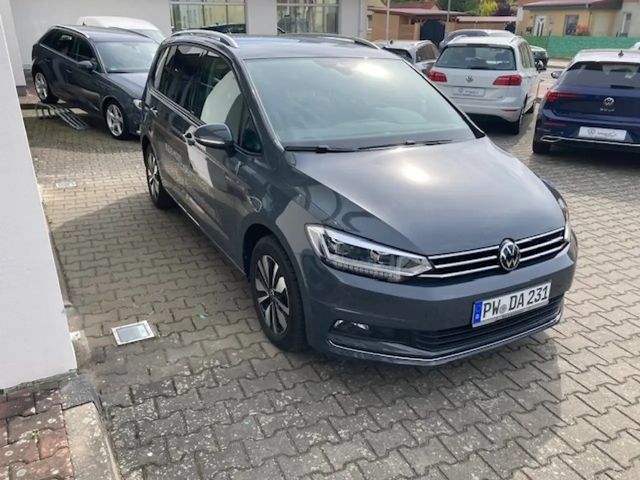 Volkswagen Touran 1.5 TSI DSG Move