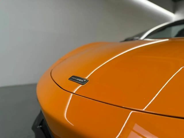 McLaren Artura Spider