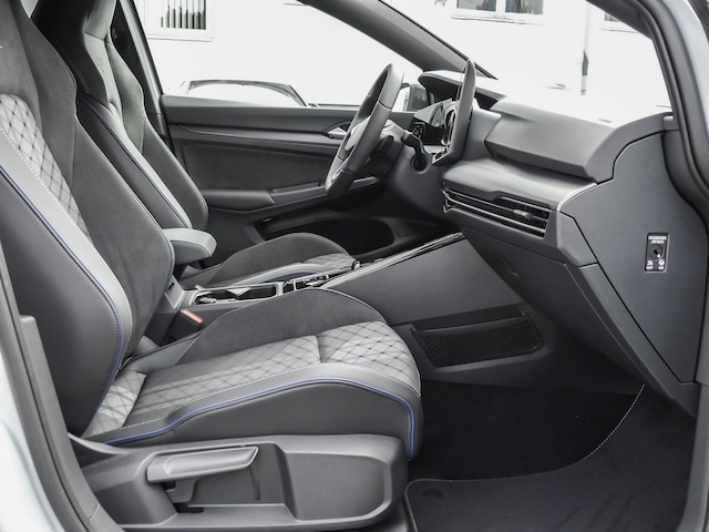 Volkswagen Golf 1.5 eTSI DSG Golf VIII R-Line