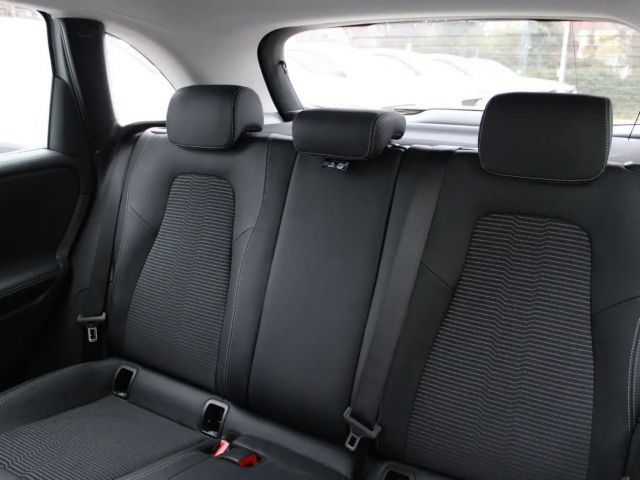 Mercedes-Benz B 180 Sedan