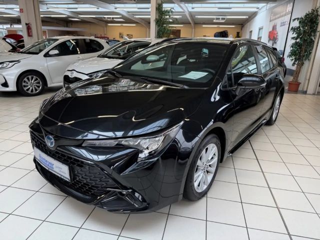 Tweedehands Toyota Corolla Hybride Touring importeren