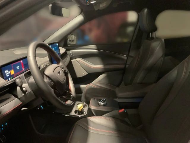 Ford Mustang Mach-E AWD Premium