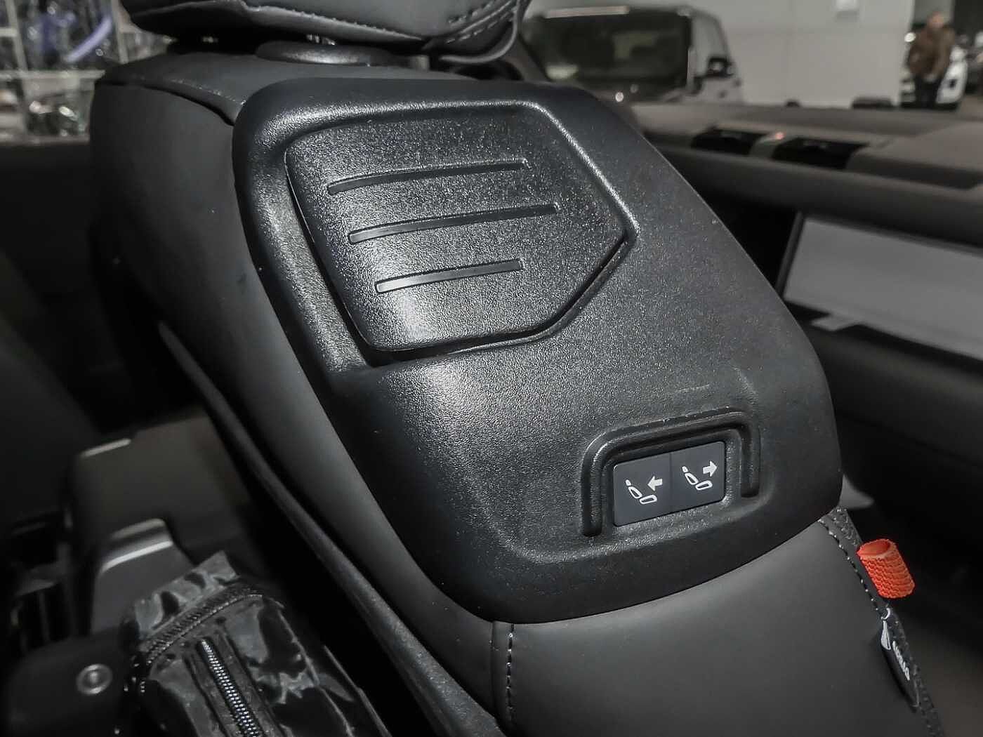 Land Rover Defender 90 Dynamic SE