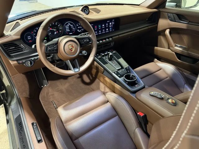 Porsche 992 4 Cabrio GTS Targa