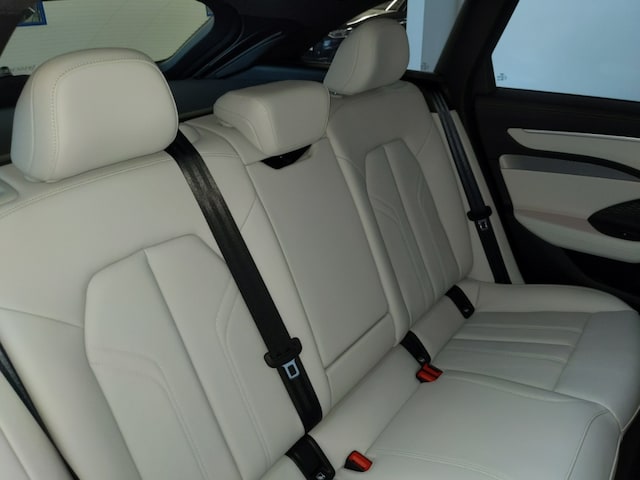 Audi A6 Avant Quattro S-Tronic