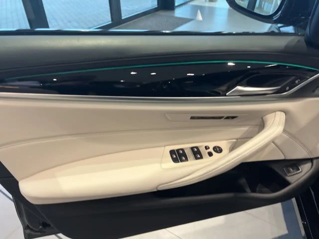 BMW 530 530d Luxury Line Touring xDrive