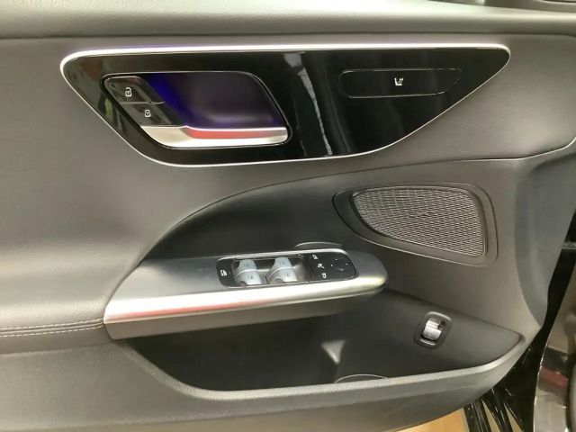 Mercedes-Benz C 180 AVANTGARDE Sedan