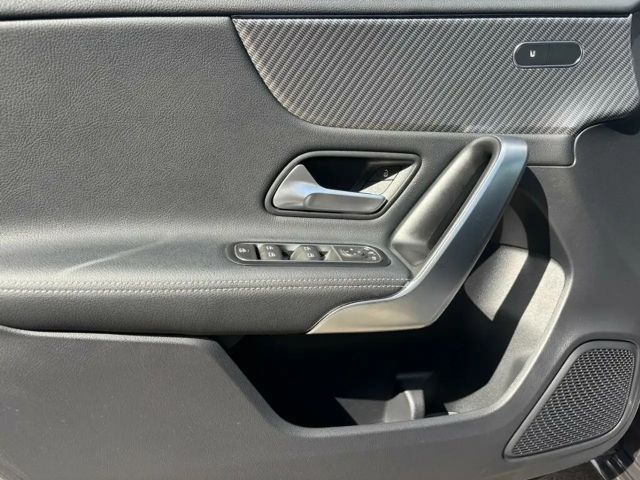 Mercedes-Benz A 180 A 180 PROGR+MBUX+KAM+LED+SHZ+ASSIST+DAB+CARPLAY+