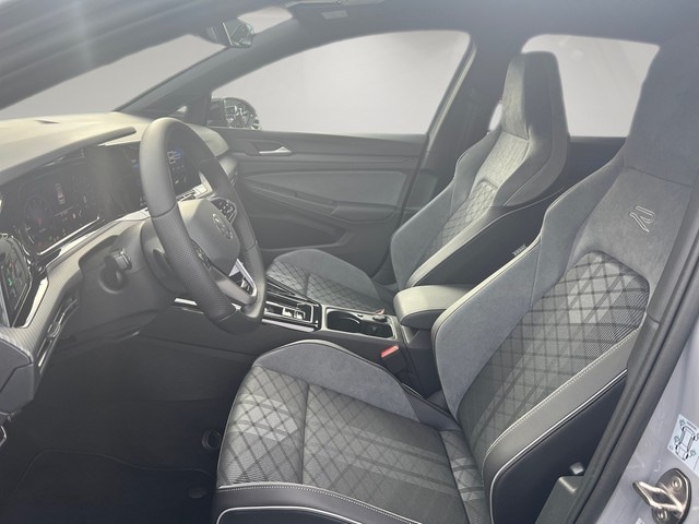 Volkswagen Golf 1.5 eTSI DSG Golf VIII R-Line