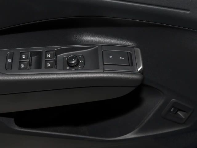 Volkswagen T-Roc 1.5 eTSI DSG R-Line Style