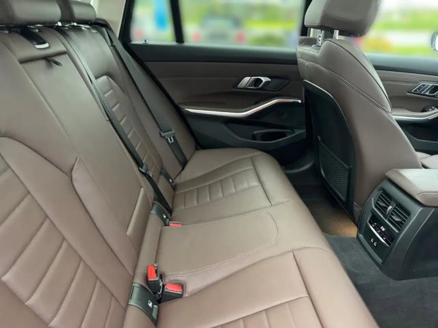 BMW 320 dx SPORTSITZ+LEDER+PANO+HUD+LED+ACC+HIFI+AHK+