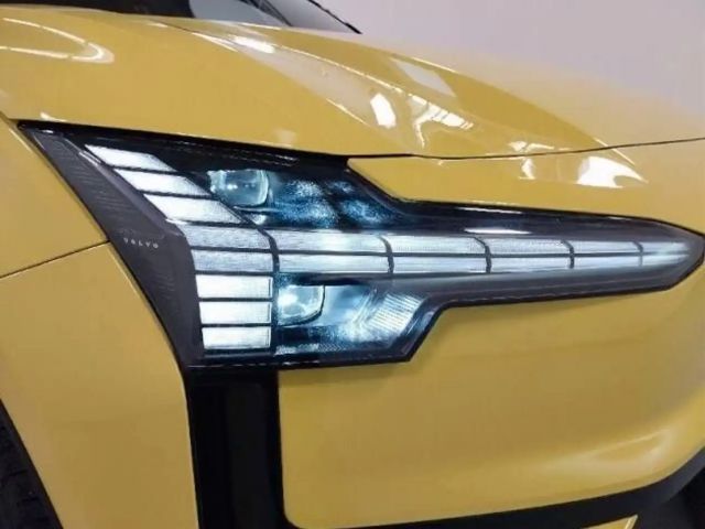 Volvo EX30 Extended range Plus Single motor