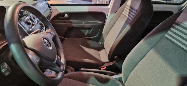 Volkswagen up! 1,0 Sitzh Klima Navidoc PDC RFK GRA