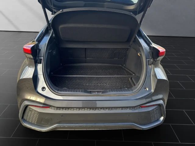 Toyota C-HR Plug-in Team D