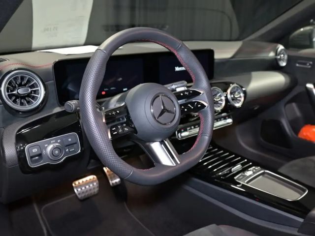 Mercedes-Benz CLA 200 AMG Line Coupé