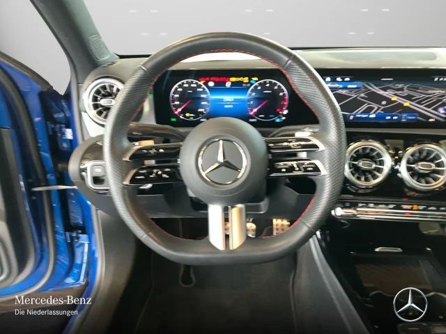 Mercedes-Benz A 220 4MATIC AMG Line