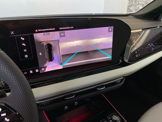 Audi A6 Avant Quattro S-Tronic