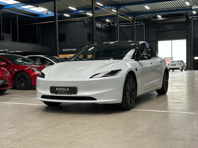 Tesla Model 3 AWD Long Range