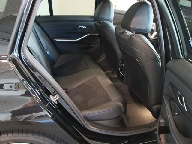 BMW 320 320e M-Sport Touring xDrive