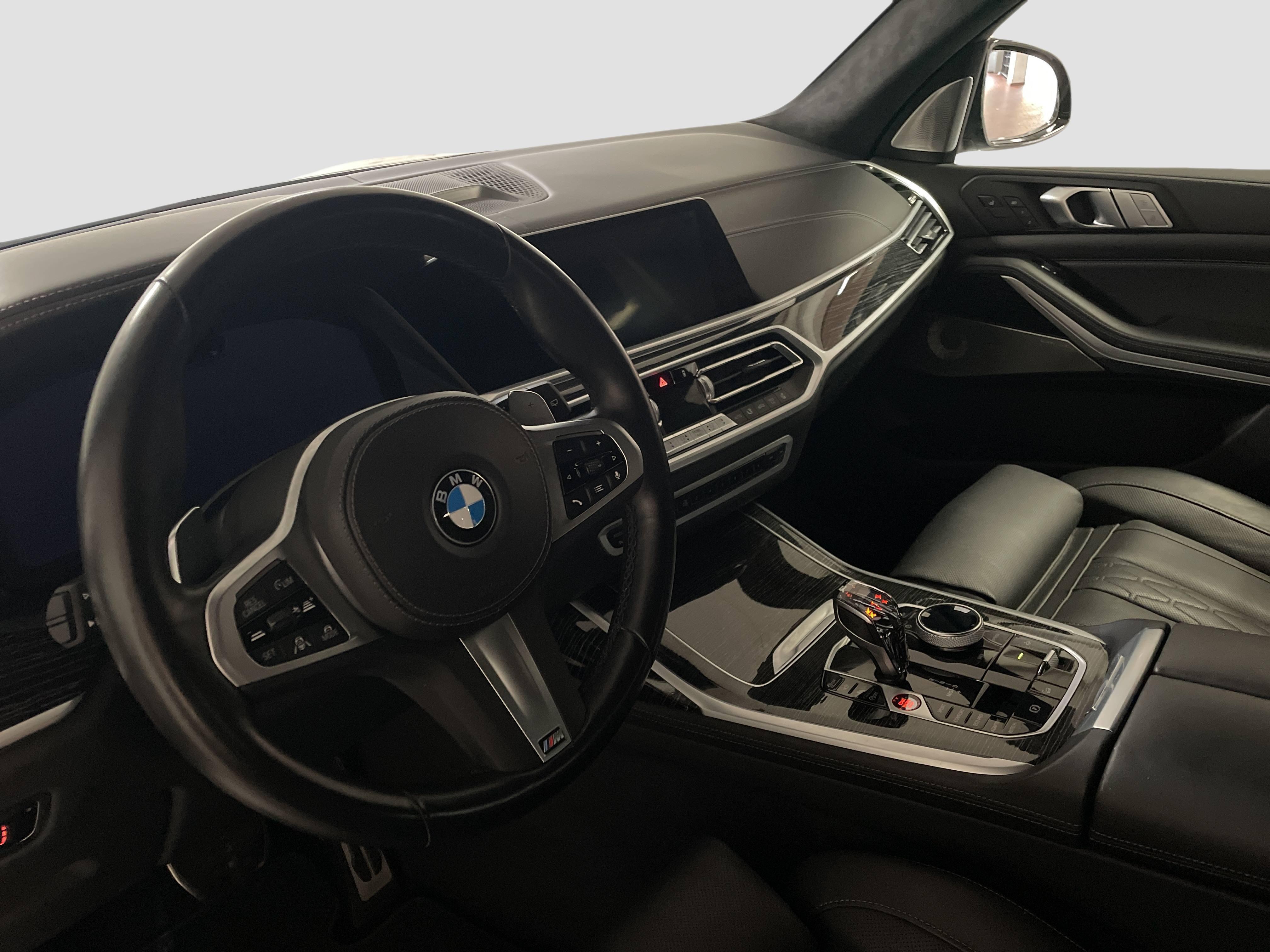 BMW X7 M50i