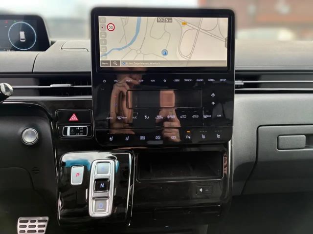 Hyundai Staria Signature