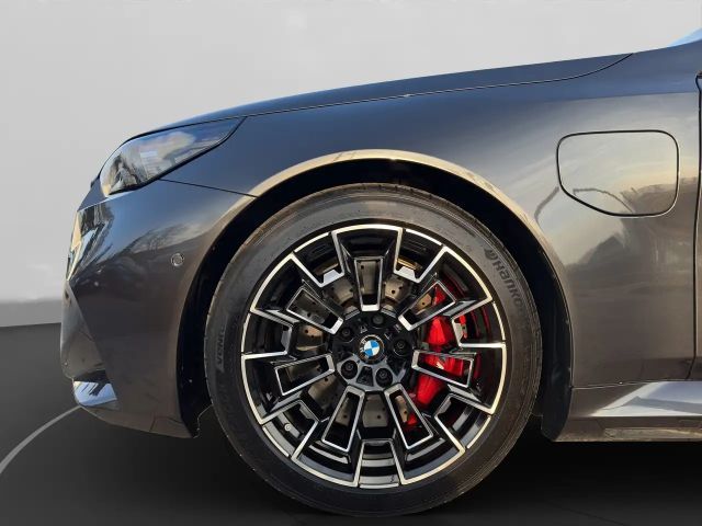 BMW M5 Touring  Anhängerk. Driving+Parkingassist B/W Surr