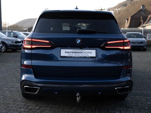 BMW X5 M50i