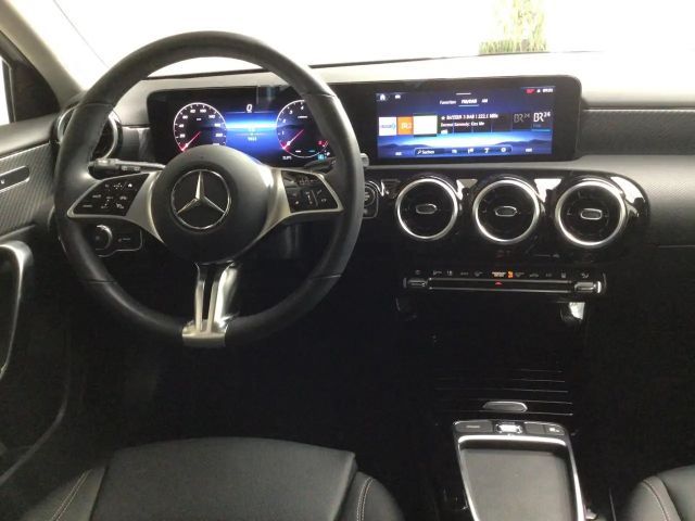 Mercedes-Benz A 200 Progressive