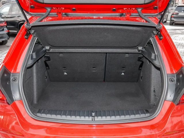 BMW 118 118i 5-deurs Sedan Sport Line