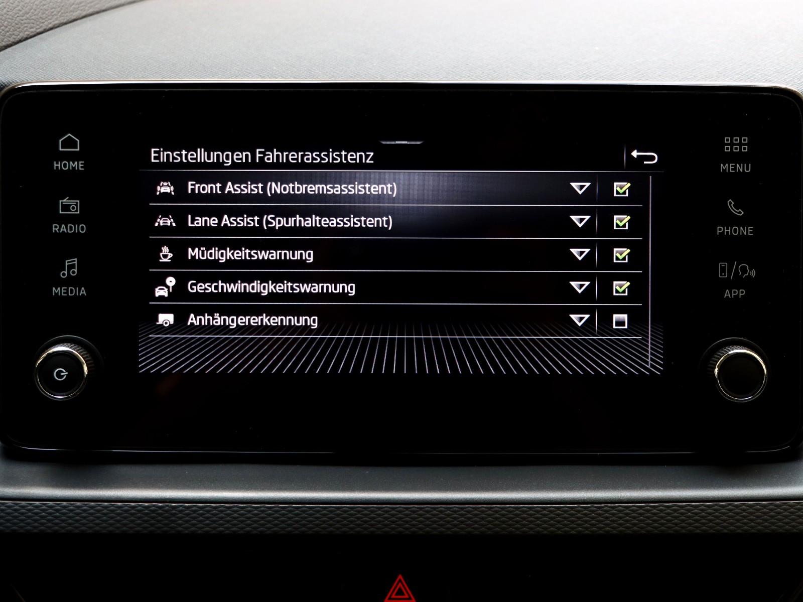 Skoda Scala 1.0 Essence DSG 116PS-AHK LED PDC Tempomat