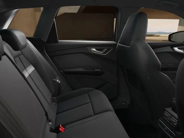 Audi Q4 e-tron 45 / Navi+, Standklima, LED, RFK, WP