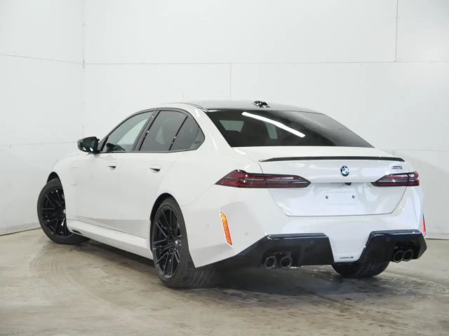 BMW M5 Sedan