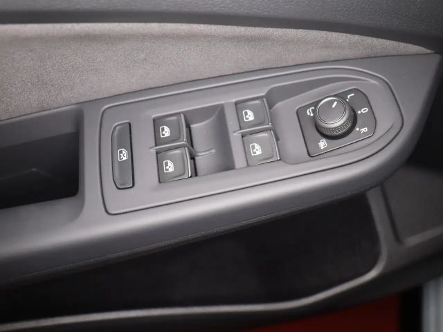 Volkswagen Golf 1.5 eTSI R-Line Style Variant