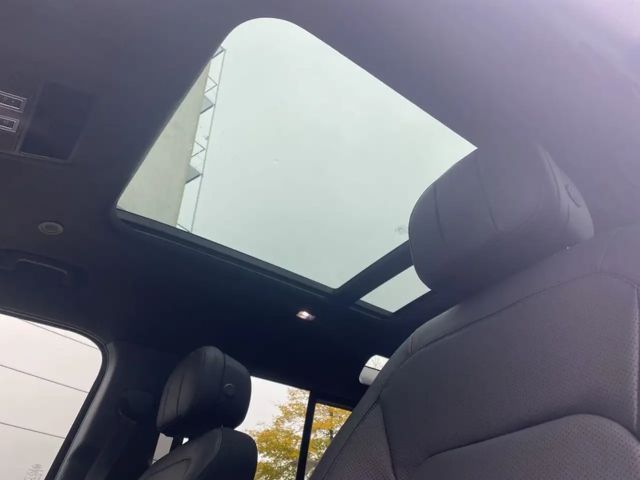 Land Rover Defender 110 D300