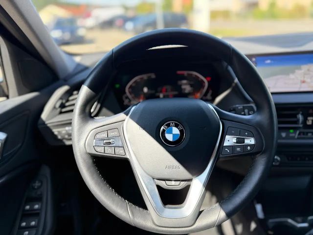 BMW 120 120i Sedan Sport Line