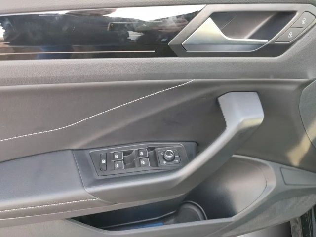 Volkswagen T-Roc 1.5 TSI DSG R-Line