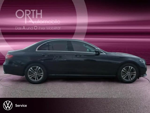 Mercedes-Benz E 200 Sedan