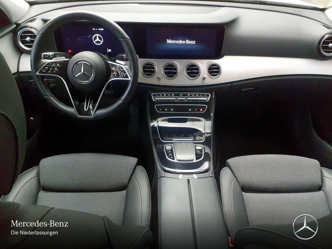 Mercedes-Benz E 200 Sedan