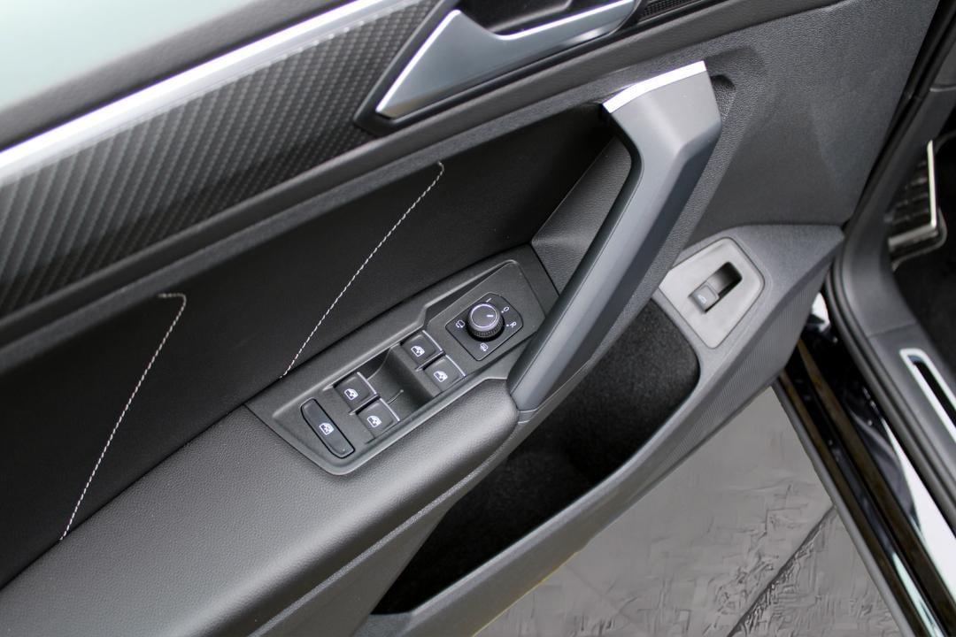 Volkswagen Tiguan 2.0 TSI IQ.Drive R-Line