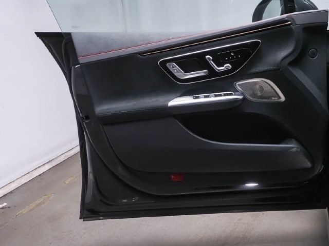 Mercedes-Benz EQE 300 Sedan