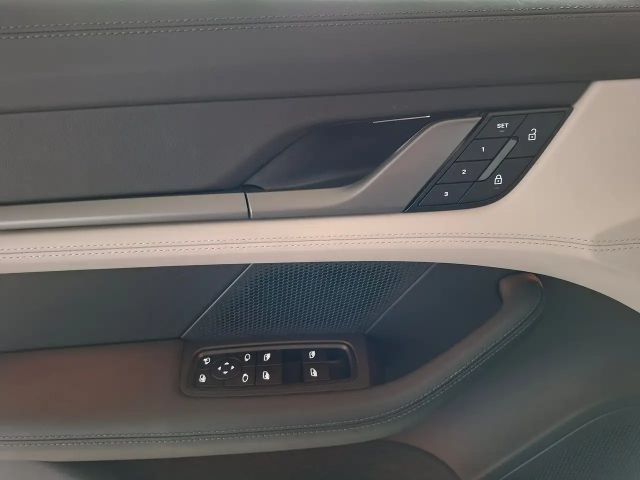 Porsche Taycan 4 Cross Turismo