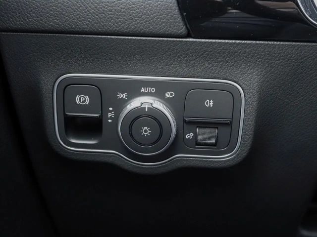 Mercedes-Benz B 180 AMG Line Sedan