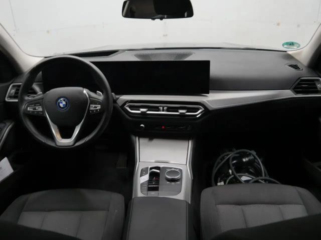 BMW 330 330e Touring xDrive