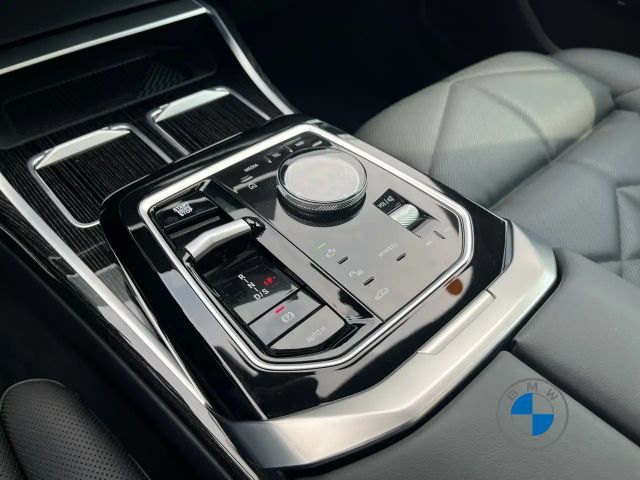 BMW 740 740d M-Sport Sedan xDrive