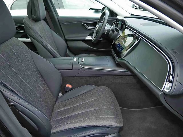 Mercedes-Benz E 220 AVANTGARDE E 220 d Sedan