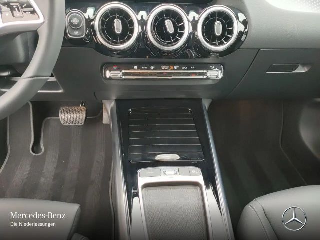 Mercedes-Benz B 200 Progressive Sedan