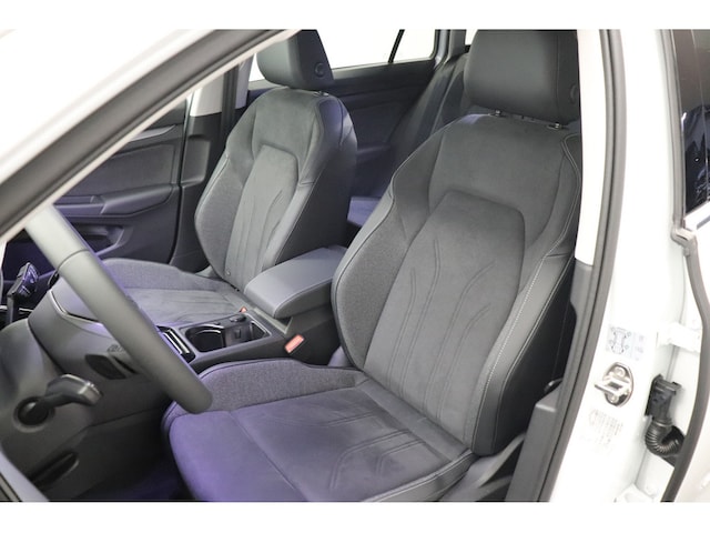 Volkswagen Golf 1.5 eTSI DSG Style Variant